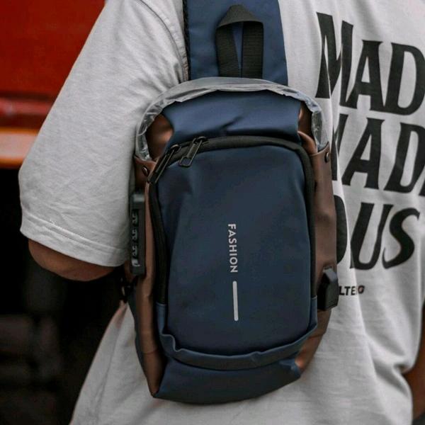 Anti Theft Crossbody Sling Bag ,Waterproof Chest Daypack With USB Charging